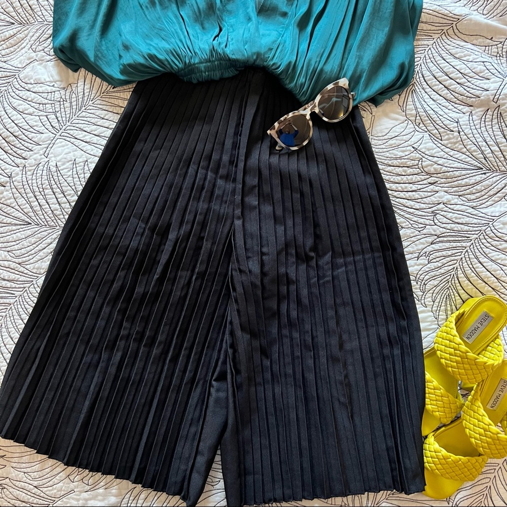 ROMEO AND JULIET COUTURE accordion pleat pants culottes gauchos wide leg